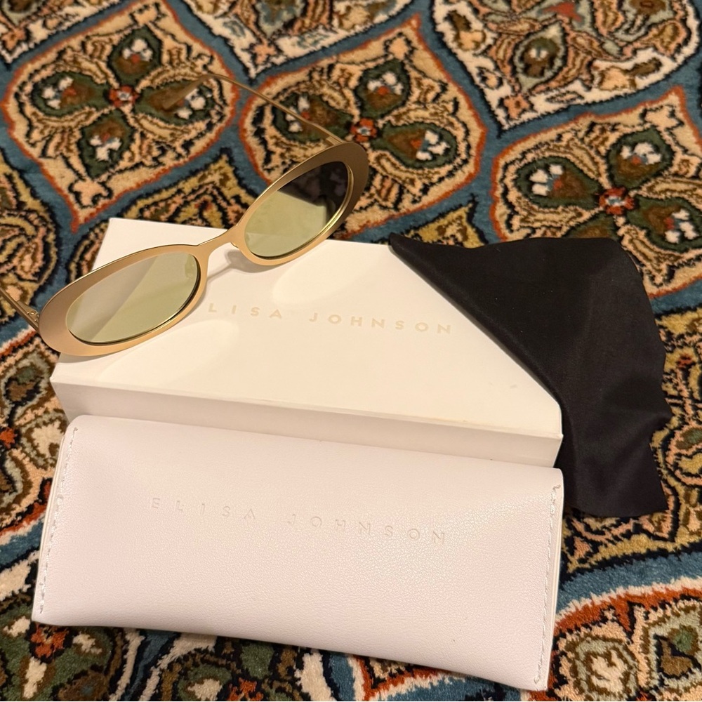 SOLD OUT EVERYWHERE - Elisa Johnson Lyric Leigh sunglasses in Gold Mirror